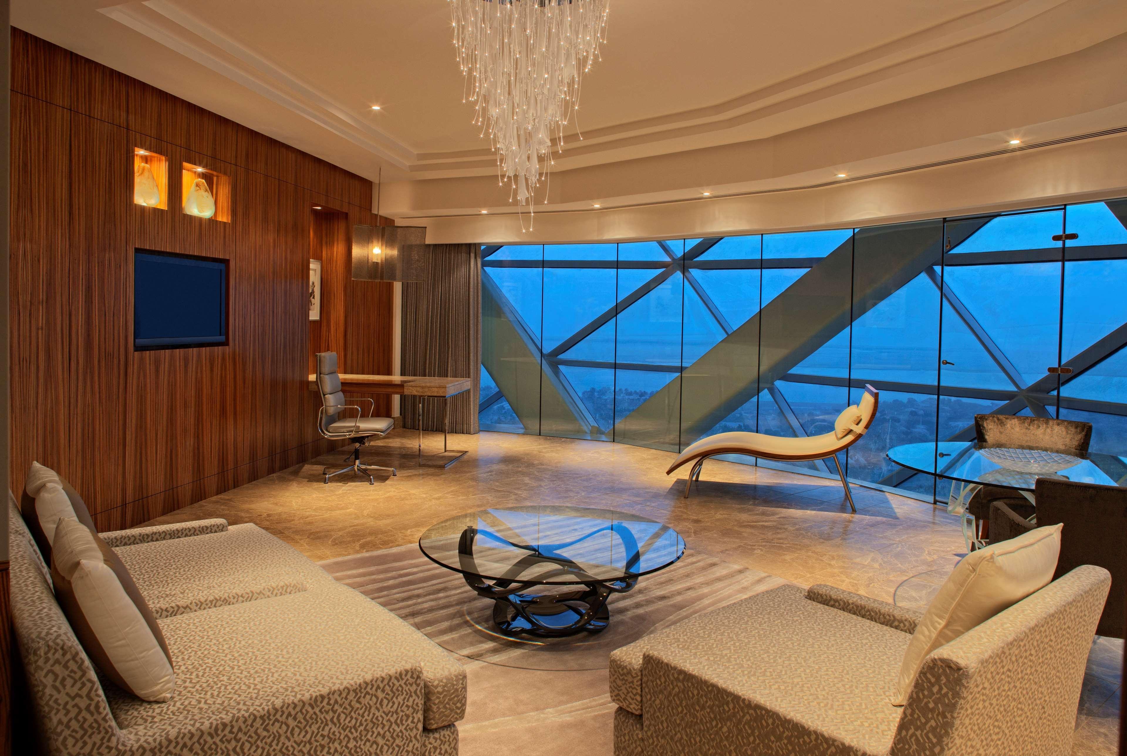 Hotel Andaz Capital Gate Abu Dhabi, By Hyatt 5*
